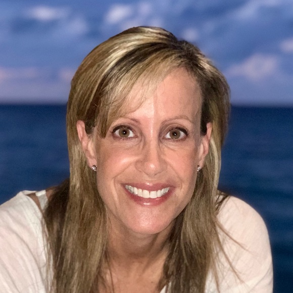 Meet your Posher, Beth - Picture 1 of 1